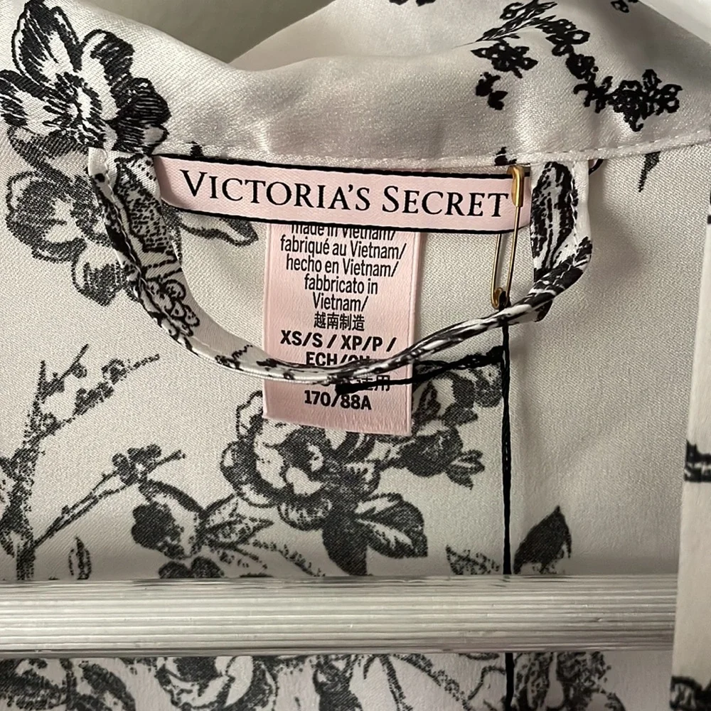 Victoria Secret Satin Robe - Picture 5 of 6